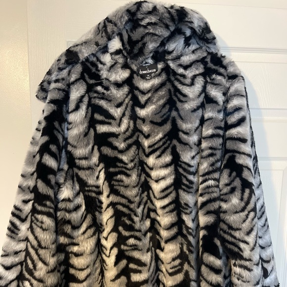 Faux Fur Women Coat size 2xl - Picture 1 of 8